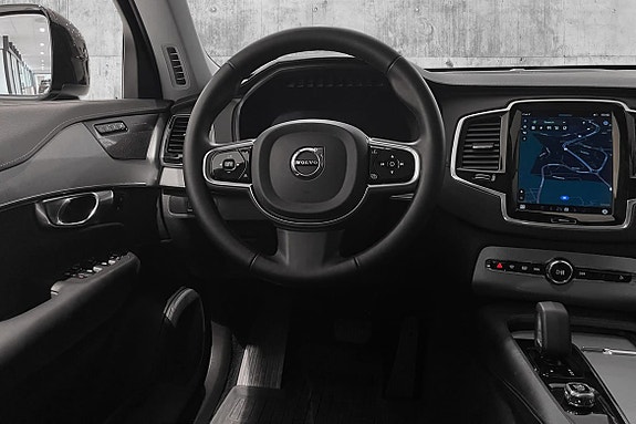 Volvo XC90 16 of 30