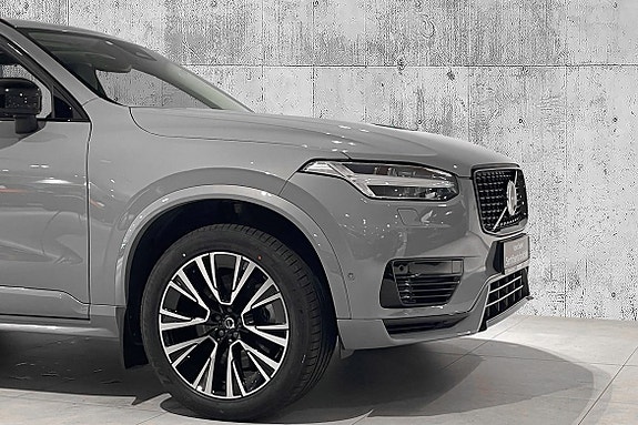 Volvo XC90 2 of 30
