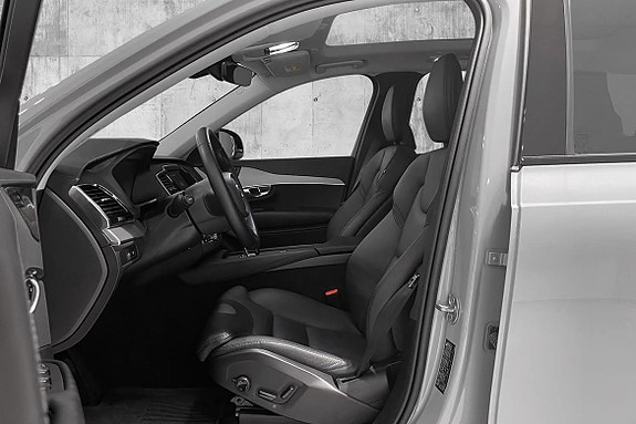 Volvo XC90 12 of 30