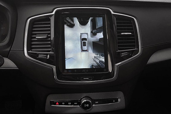 Volvo XC90 30 of 30