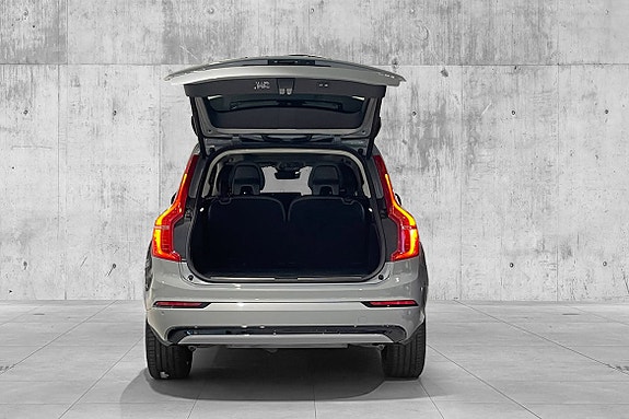 Volvo XC90 10 of 30