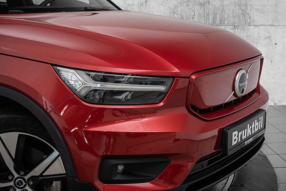 Volvo XC40 2 of 29