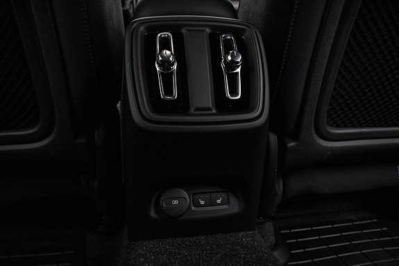 Volvo XC40 25 of 29