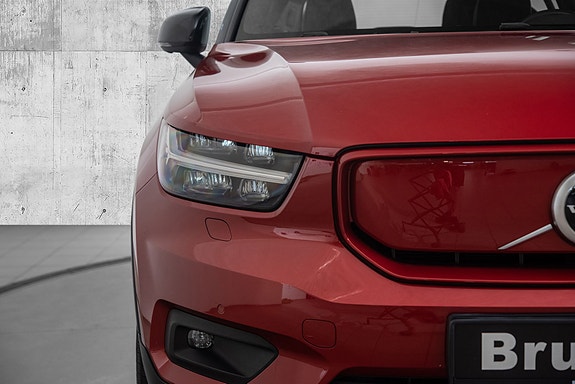 Volvo XC40 3 of 29