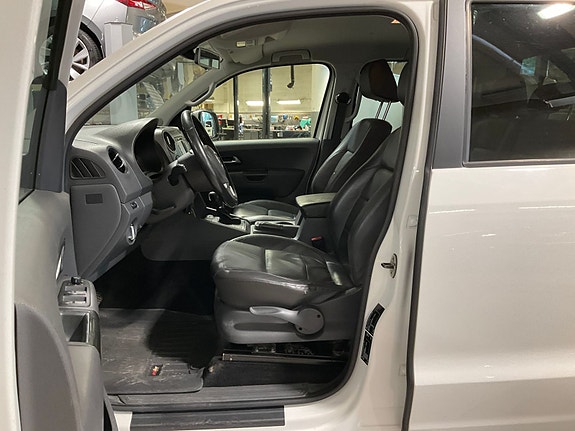 Volkswagen Amarok 10 of 13