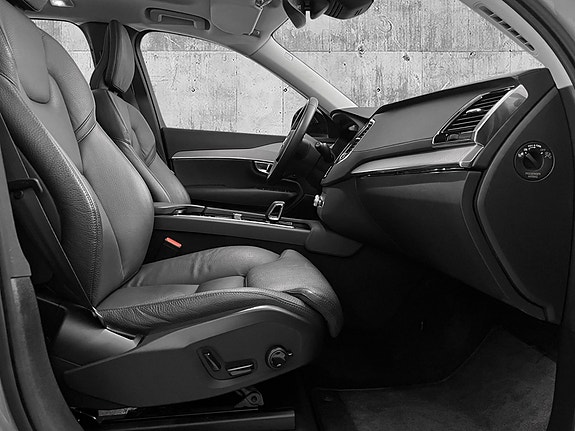 Volvo XC90 15 of 29
