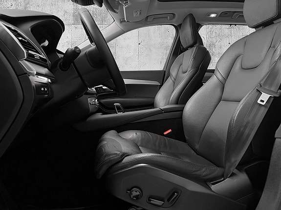 Volvo XC90 11 of 29