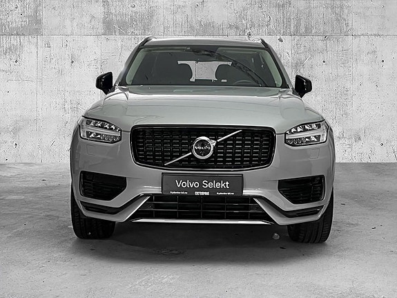 Volvo XC90 3 of 29