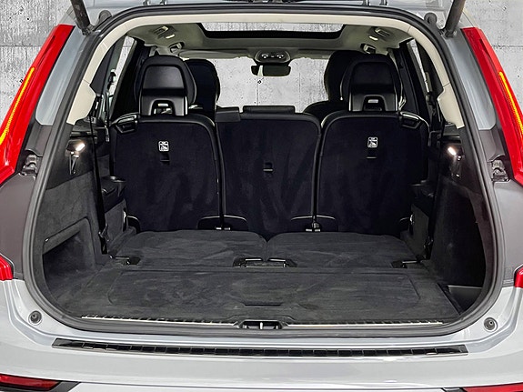 Volvo XC90 10 of 29