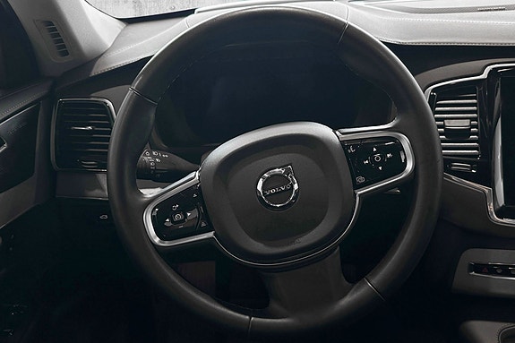 Volvo XC90 13 of 30