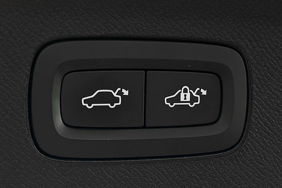 Volvo XC90 10 of 30
