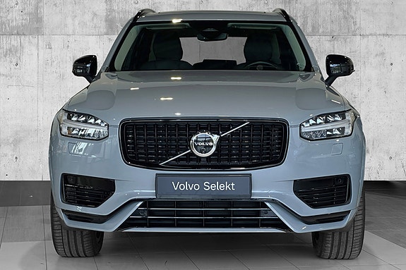 Volvo XC90 3 of 30