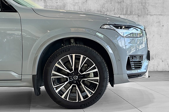 Volvo XC90 4 of 30