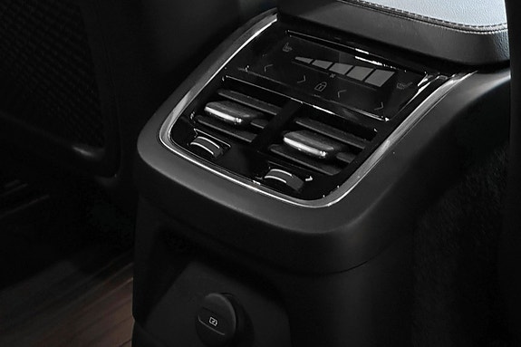 Volvo XC90 30 of 30