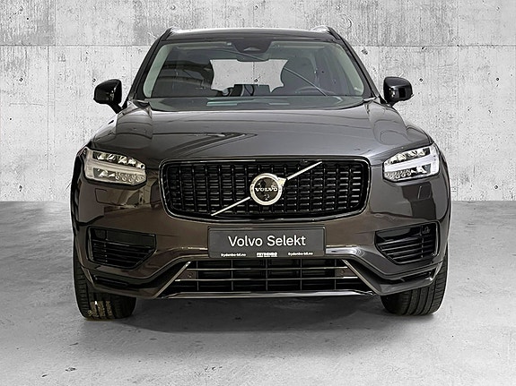 Volvo XC90 2 of 28