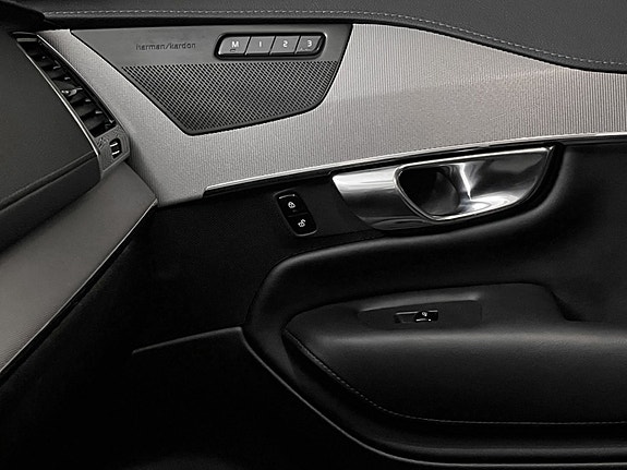 Volvo XC90 20 of 28