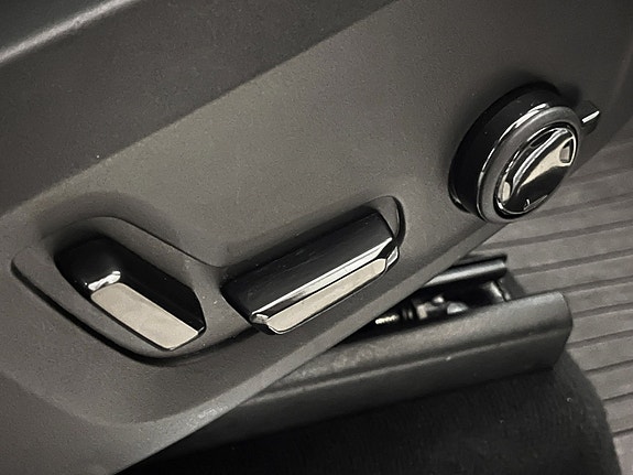 Volvo XC90 12 of 28