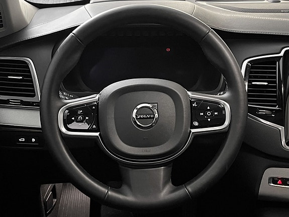 Volvo XC90 14 of 28