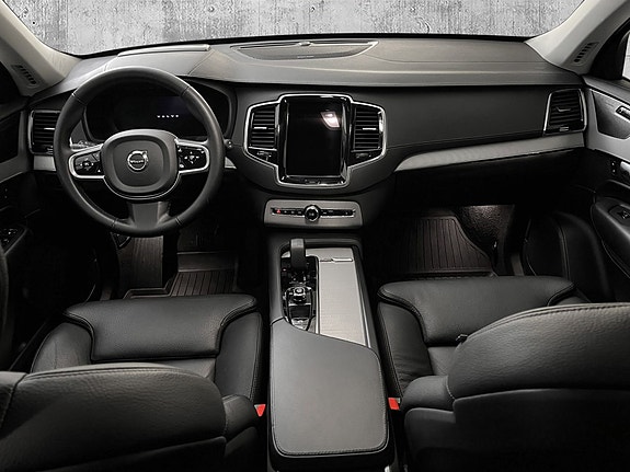 Volvo XC90 26 of 28