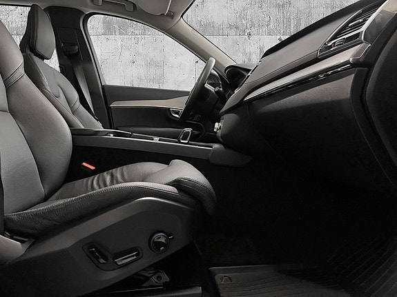 Volvo XC90 11 of 28