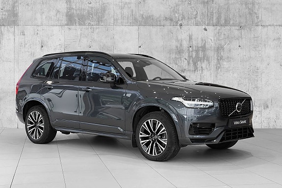 Volvo XC90 2 of 30