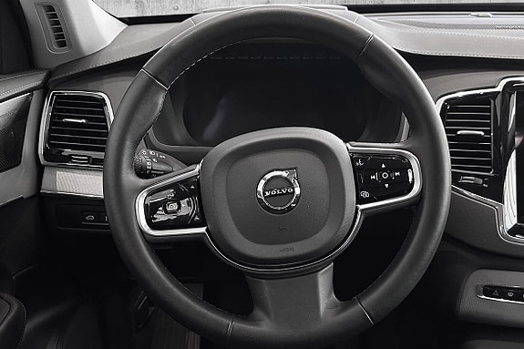 Volvo XC90 17 of 30