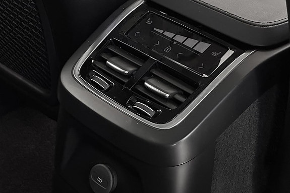 Volvo XC90 27 of 30