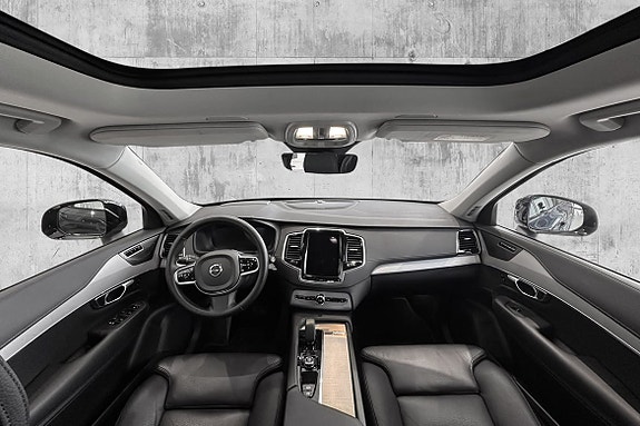 Volvo XC90 16 of 30