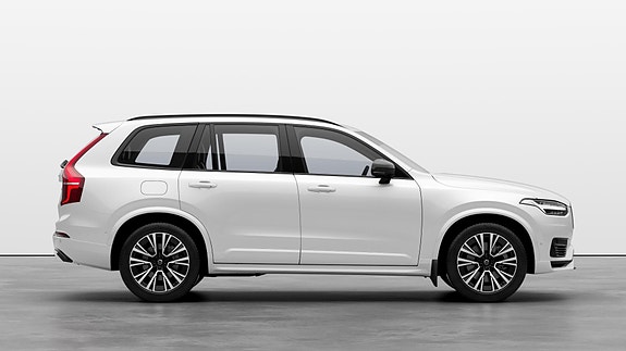 Volvo XC90 2 of 21