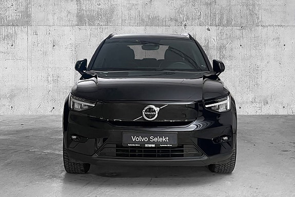 Volvo XC40 3 of 28