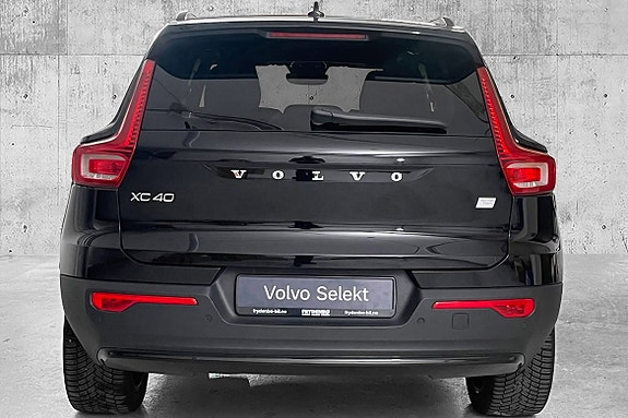 Volvo XC40 8 of 28