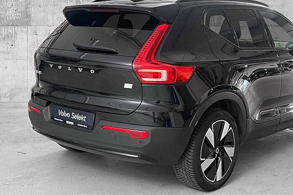 Volvo XC40 7 of 28