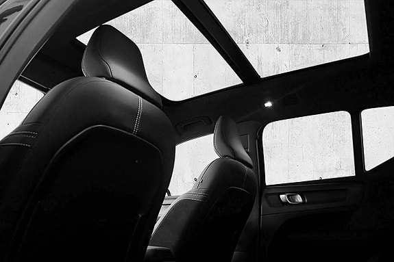 Volvo XC40 14 of 28