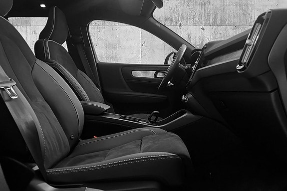 Volvo XC40 16 of 28