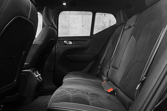 Volvo XC40 13 of 28