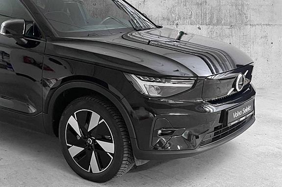 Volvo XC40 2 of 28