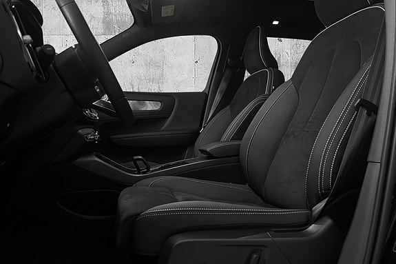Volvo XC40 12 of 28