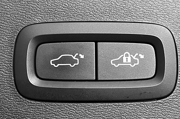 Volvo XC40 11 of 28
