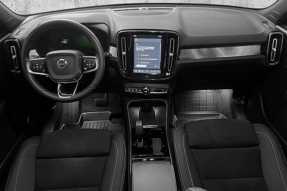 Volvo XC40 15 of 28