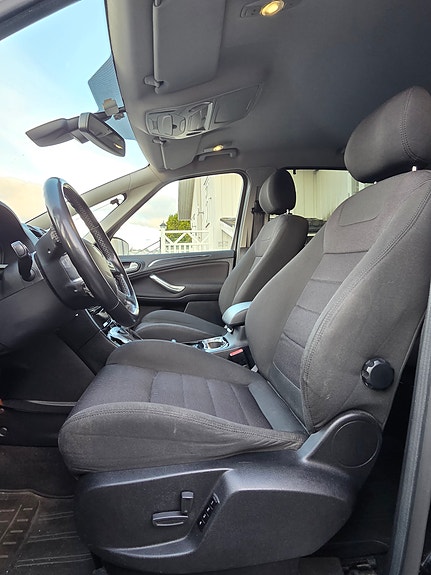 Ford S-MAX 17 of 30