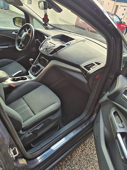 Ford Grand C-MAX 13 of 18