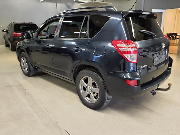 Toyota RAV4 2 of 14