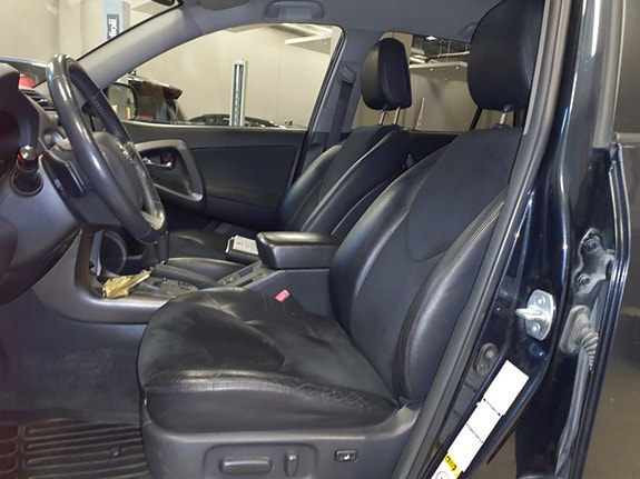 Toyota RAV4 10 of 14