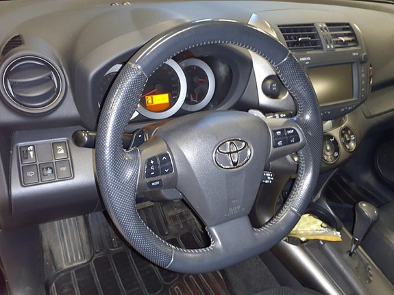 Toyota RAV4 9 of 14