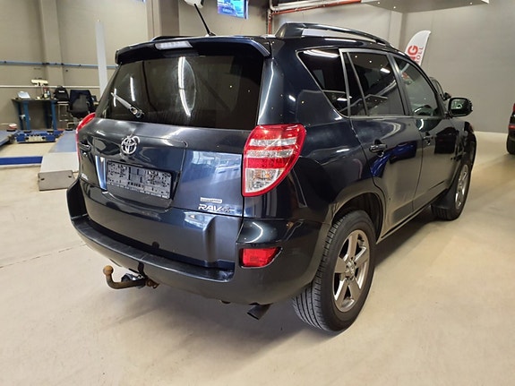 Toyota RAV4 4 of 14