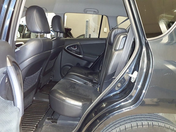Toyota RAV4 11 of 14