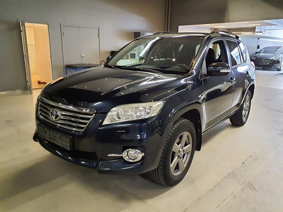Toyota RAV4 7 of 14