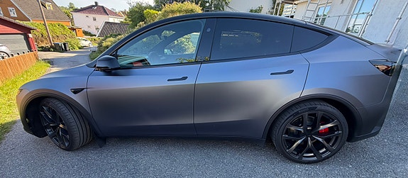 Tesla Model Y 3 of 8
