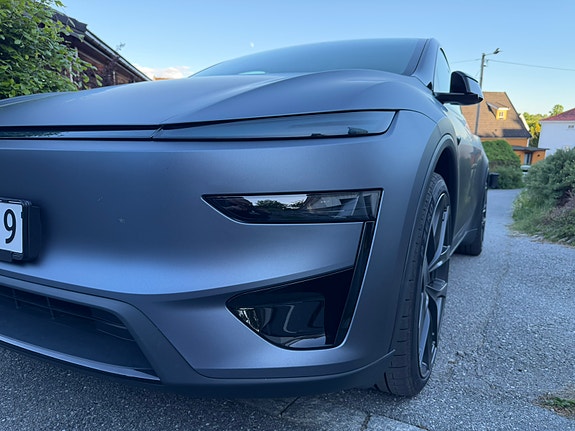 Tesla Model Y 4 of 8