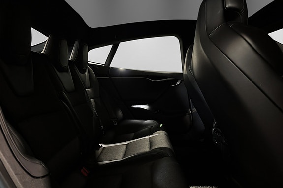 Tesla Model S 28 of 30